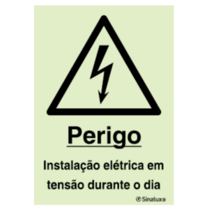 Sinal para painéis fotovoltaicos, perigo instalação elétrica em tensão durante o dia - P 13 66