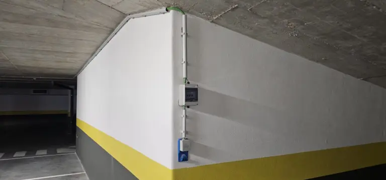 Instalação de tomada reforçada em garagem partilhada na Amadora