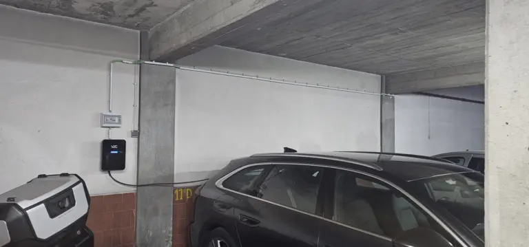 Instalação de posto de carregamento com controlo de cargas