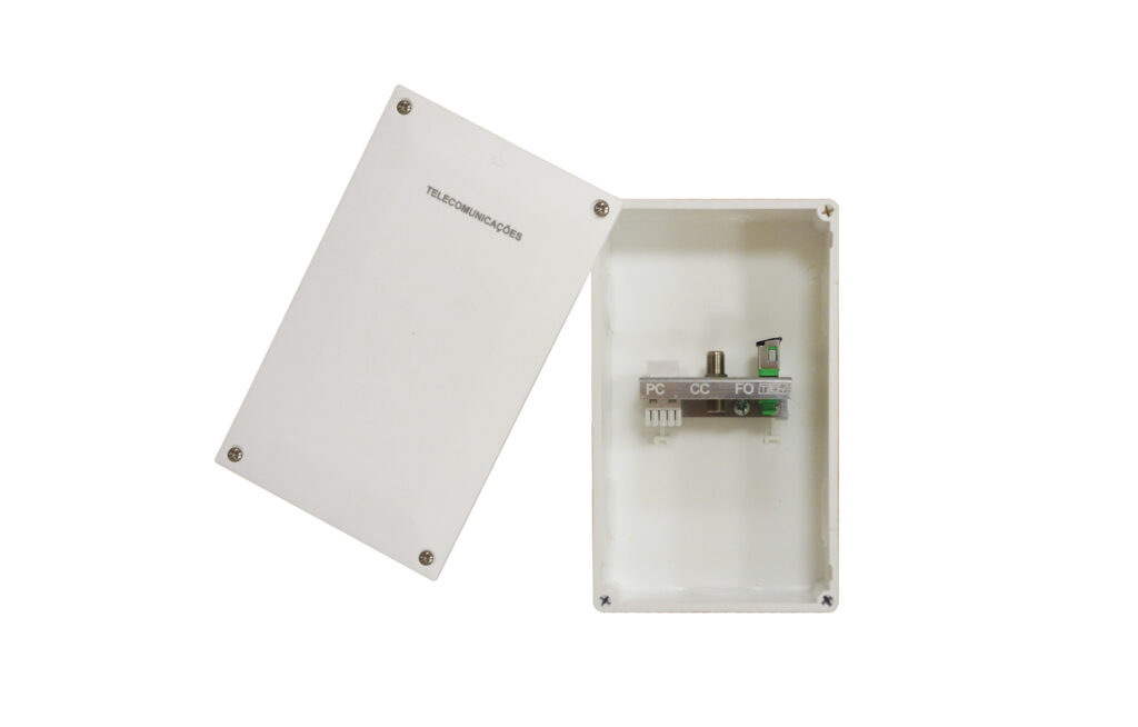 PTI de embutir TEV IPTI – caixa com tampa, RJ45, coaxial F e 2 fibras SC/APC, IP40, branco