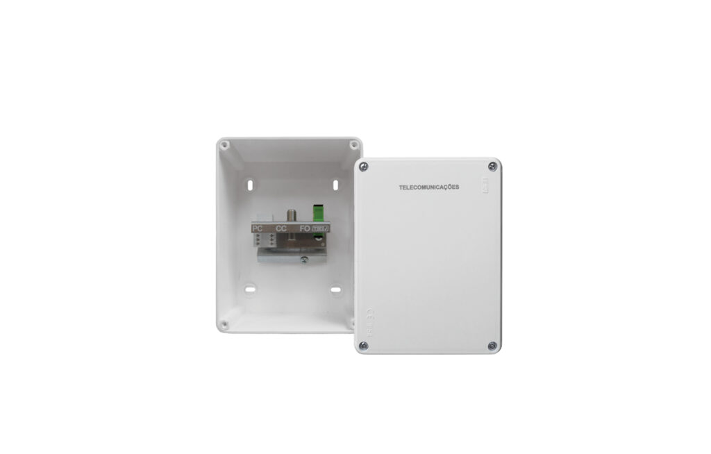 PTI saliente TEV ISPTI – caixa com tampa, RJ45, coaxial F e 2 fibras SC/APC, IP54, branco